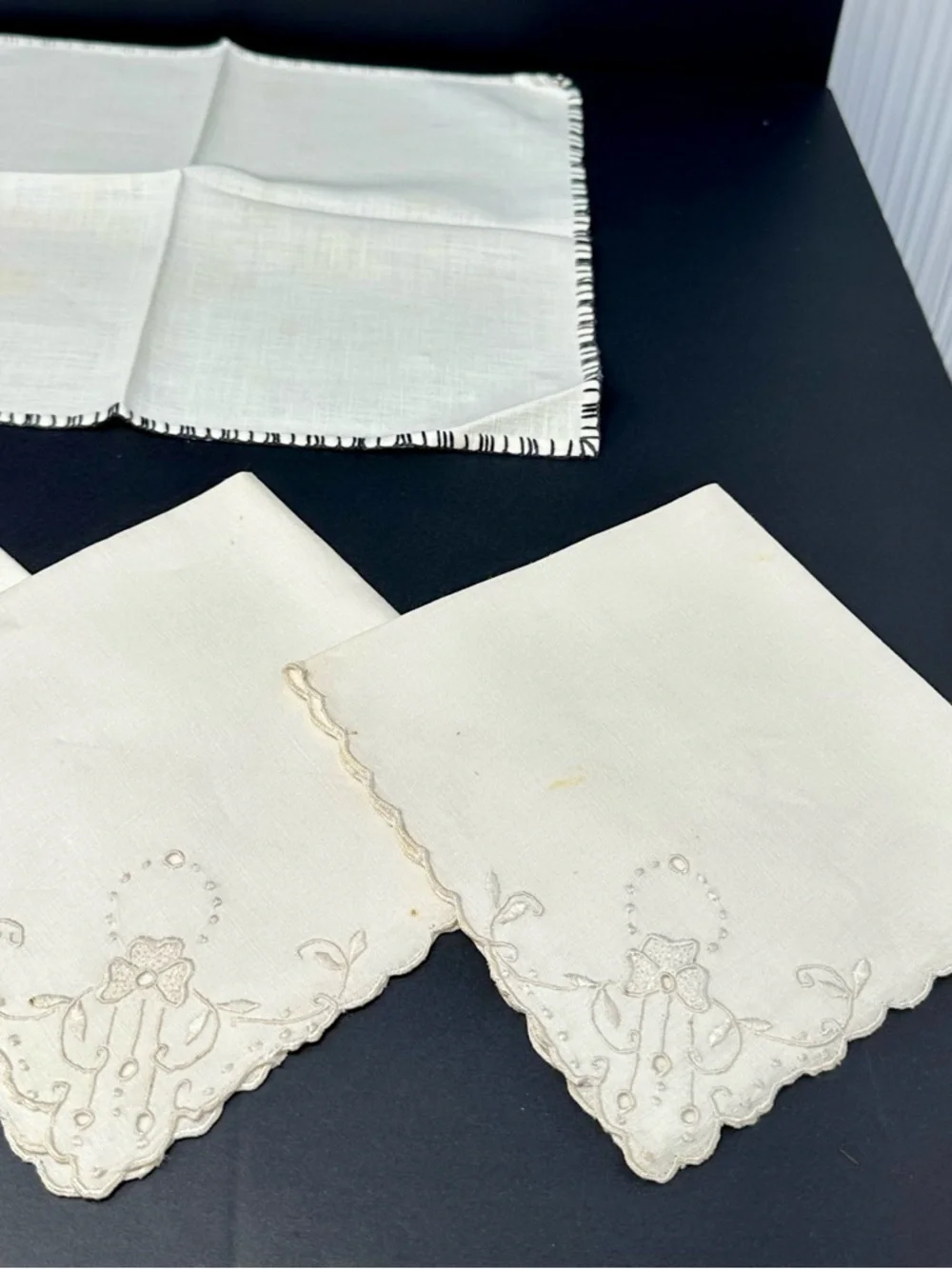 Vintage Linen Beige Floral Cut Out Scalloped (6) & Hand Embroided (4) Napkins A3